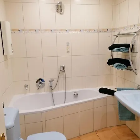 1 Person - Single - Appartement -Zentral Gelegen In Leverkusen Wiesdorf - Friedrich Ebert Platz 5A , 4Te Etage Mit Balkon Extérieur photo