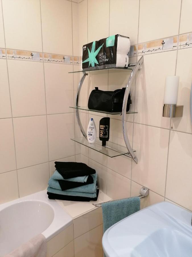Zentral Leverkusen: Single With Balcony Leverkusen
