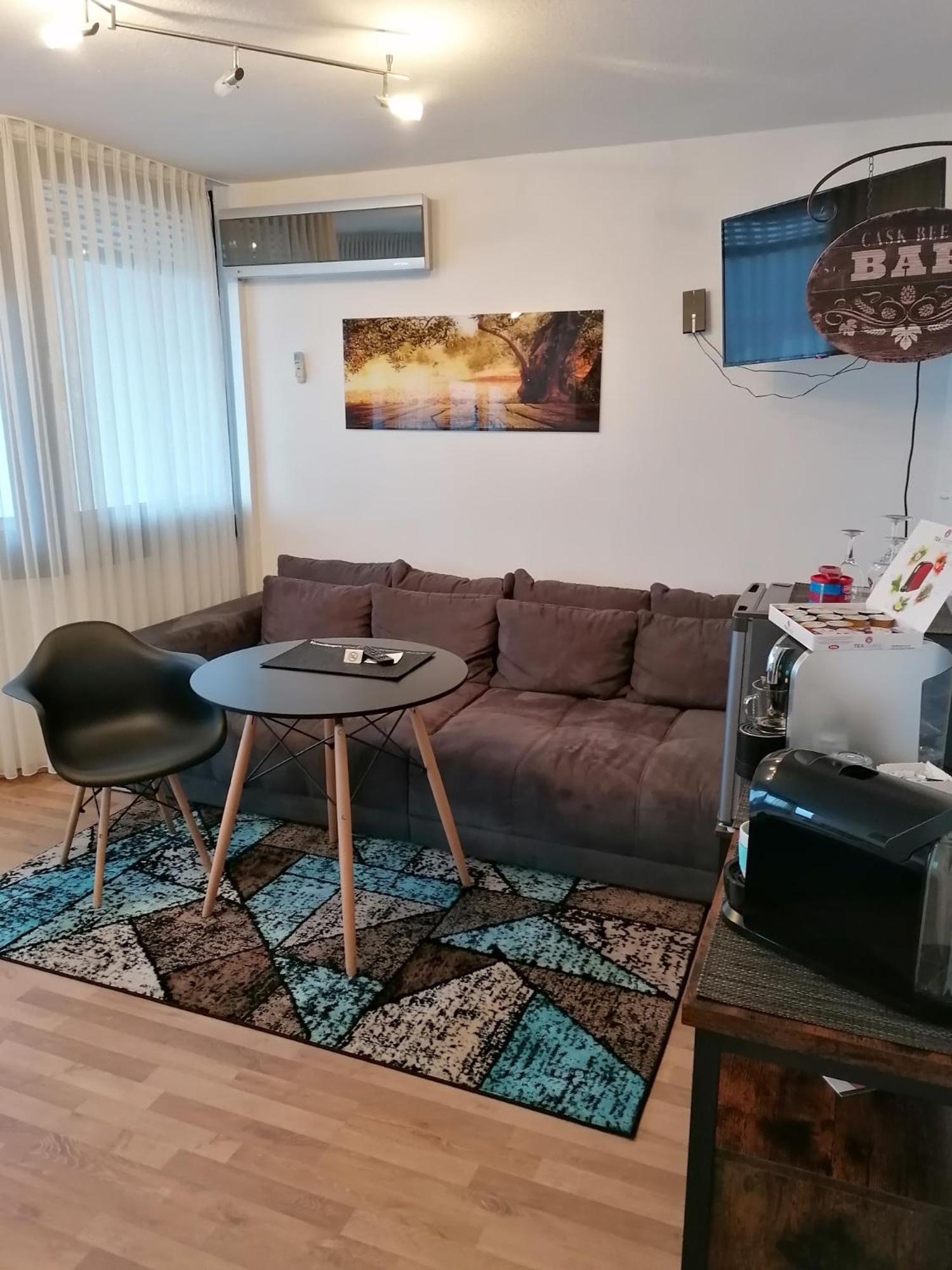 Zentral Leverkusen: Single With Balcony Apartment